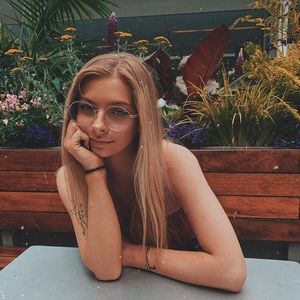 Meet your Posher, Olivia